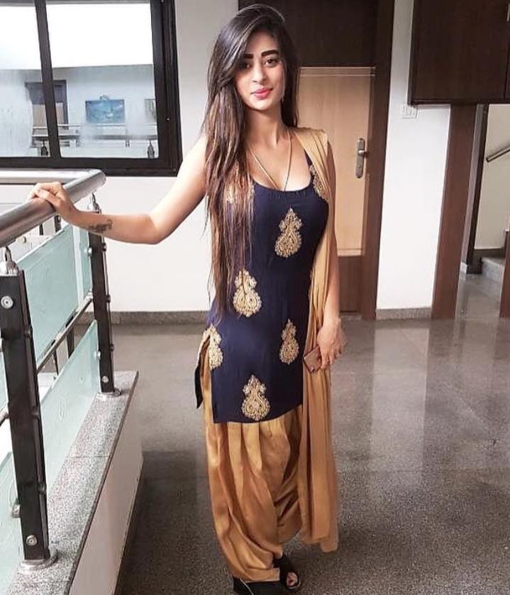 beautiful girl pic in indian dress